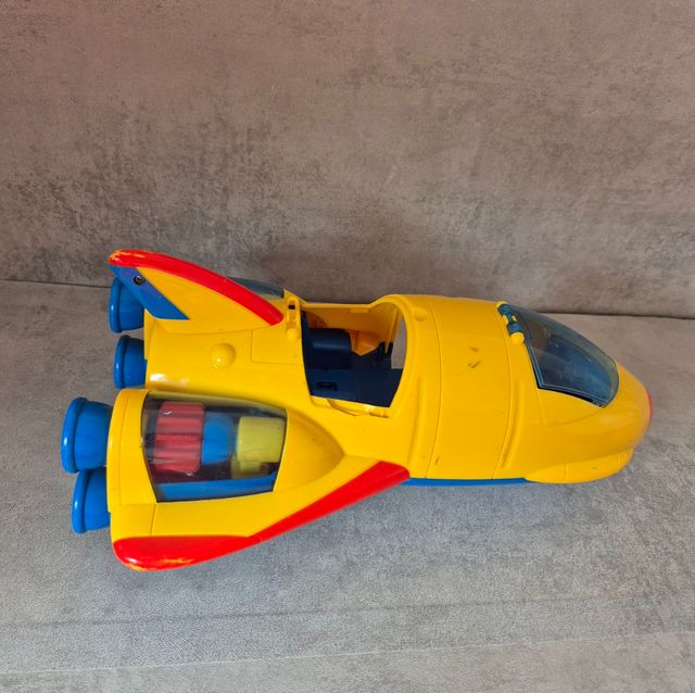 Nave espacial retro infantil