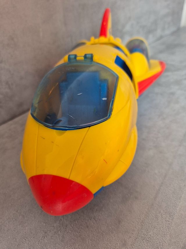 Nave espacial retro infantil