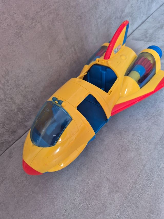 Nave espacial retro infantil