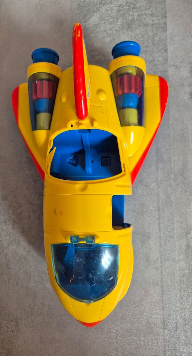 Nave espacial retro infantil