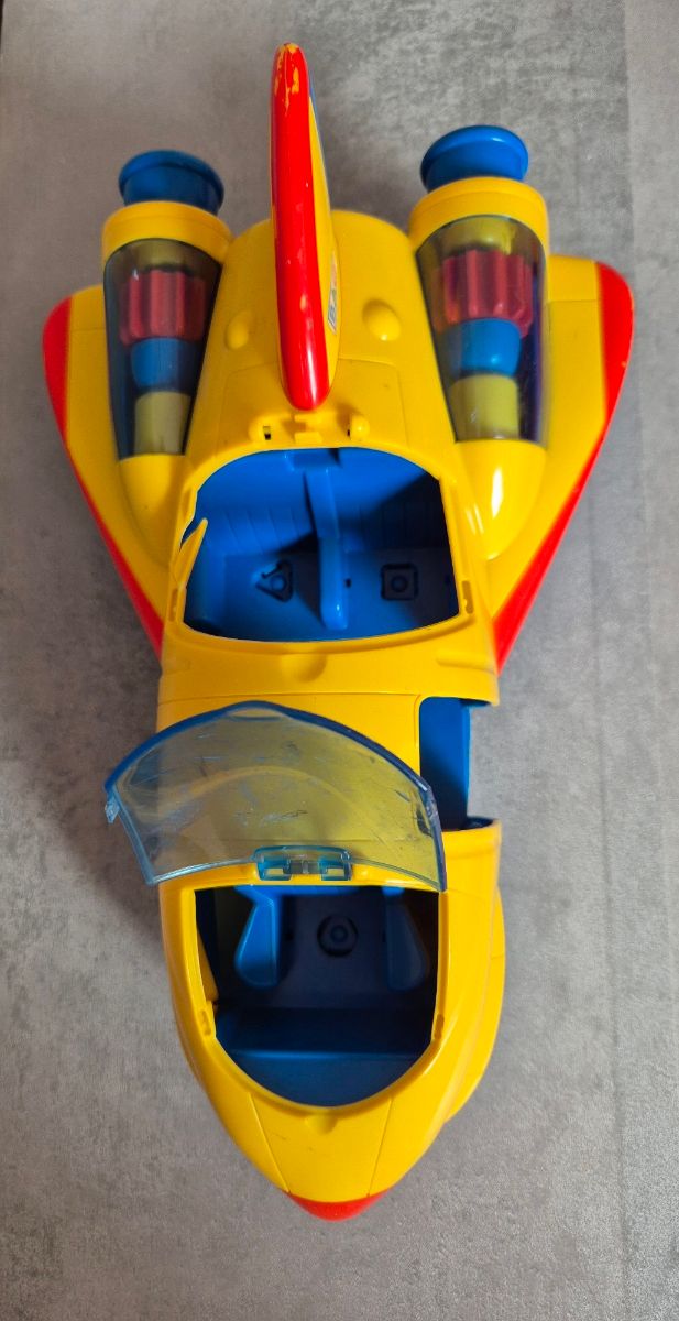 Nave espacial retro infantil