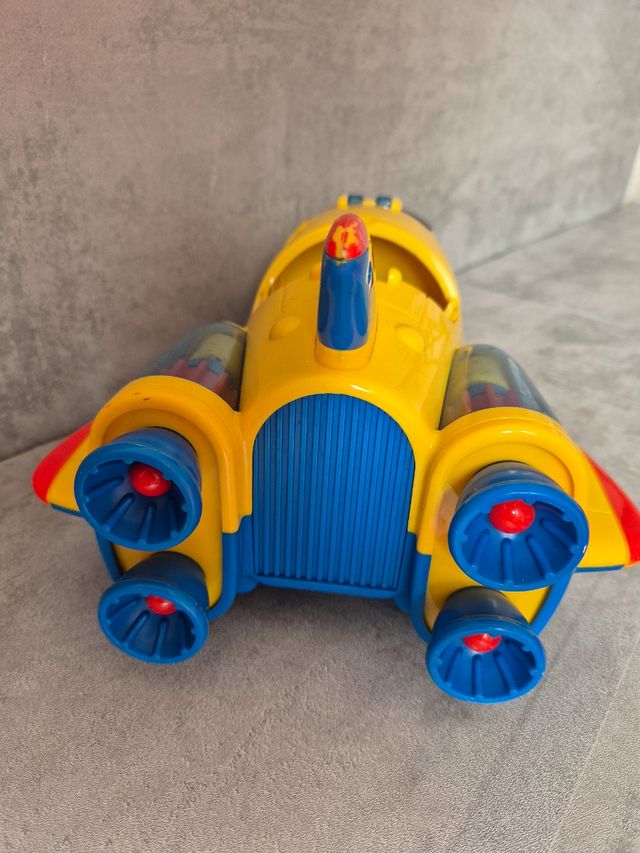 Nave espacial retro infantil