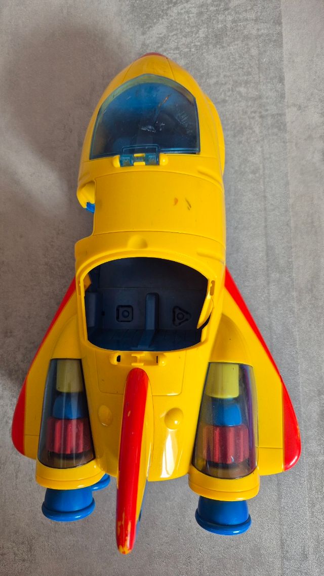 Nave espacial retro infantil