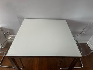 Mesa y 2 sillas metal y cristal