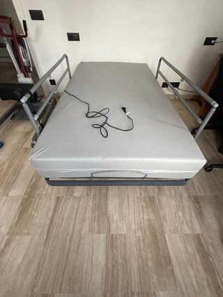 Cama articulada asistencial