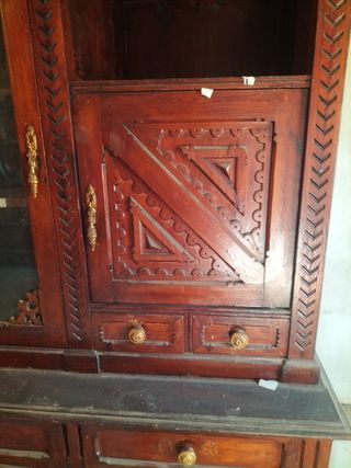 Aparador antiguo de madera