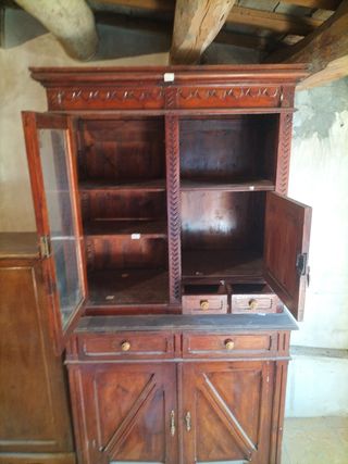 Aparador antiguo de madera