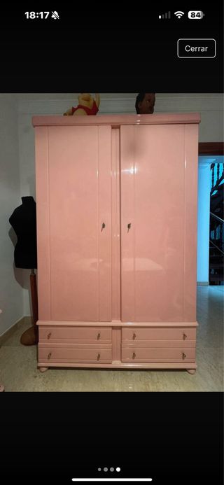 Armario rosa madera
