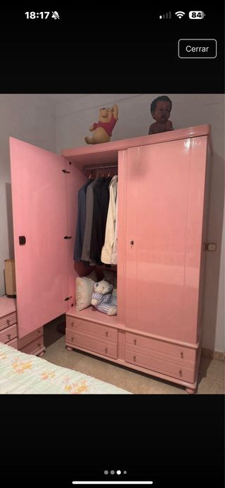 Armario rosa madera