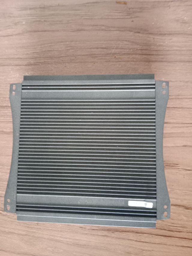 Amplificador BLAUPUNKT GTA 250 400W