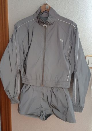 Conjunto deportivo reflectante plata