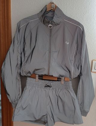 Conjunto deportivo reflectante plata