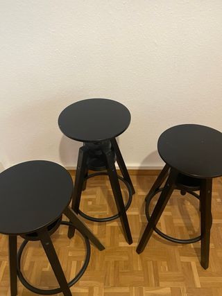 1 Taburete negro regulable