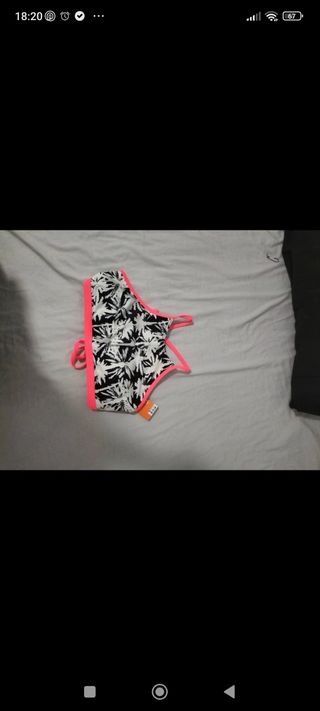 Top bikini blanco y rosa