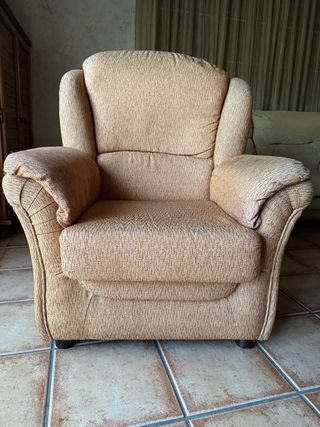Sillón beige de tela seminuevo