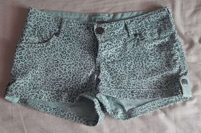 Shorts Bershka verdes -talla S