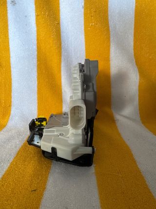 Cerradura puerta trasera AUDI G2N20230320-66