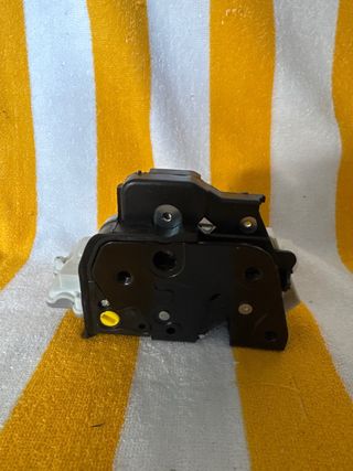 Cerradura puerta trasera AUDI G2N20230320-66