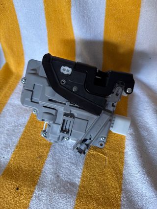 Cerradura puerta trasera AUDI G2N20230320-66