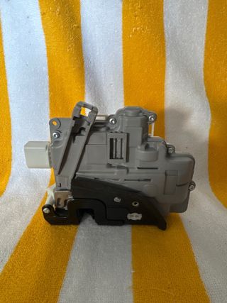 Cerradura puerta trasera AUDI G2N20230320-66