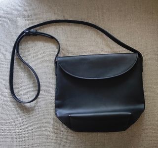 Bolso negro de piel