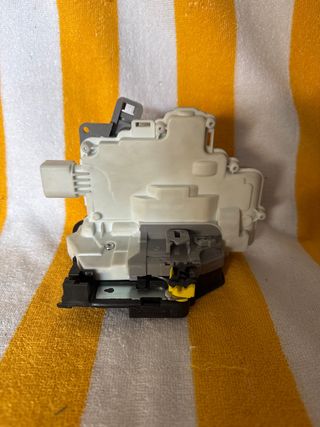 Cerradura puerta trasera izquierda Audi Seat
