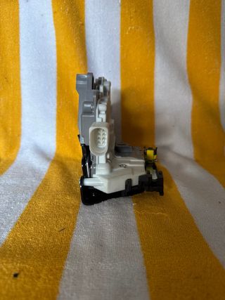 Cerradura puerta trasera izquierda Audi Seat