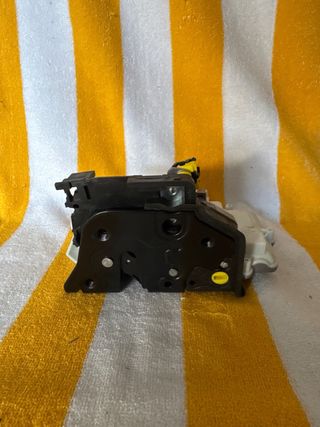 Cerradura puerta trasera izquierda Audi Seat