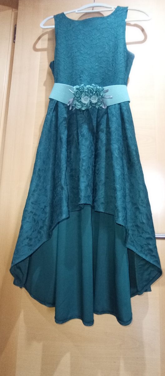 Espectcular vestido verde botella con cola talla M