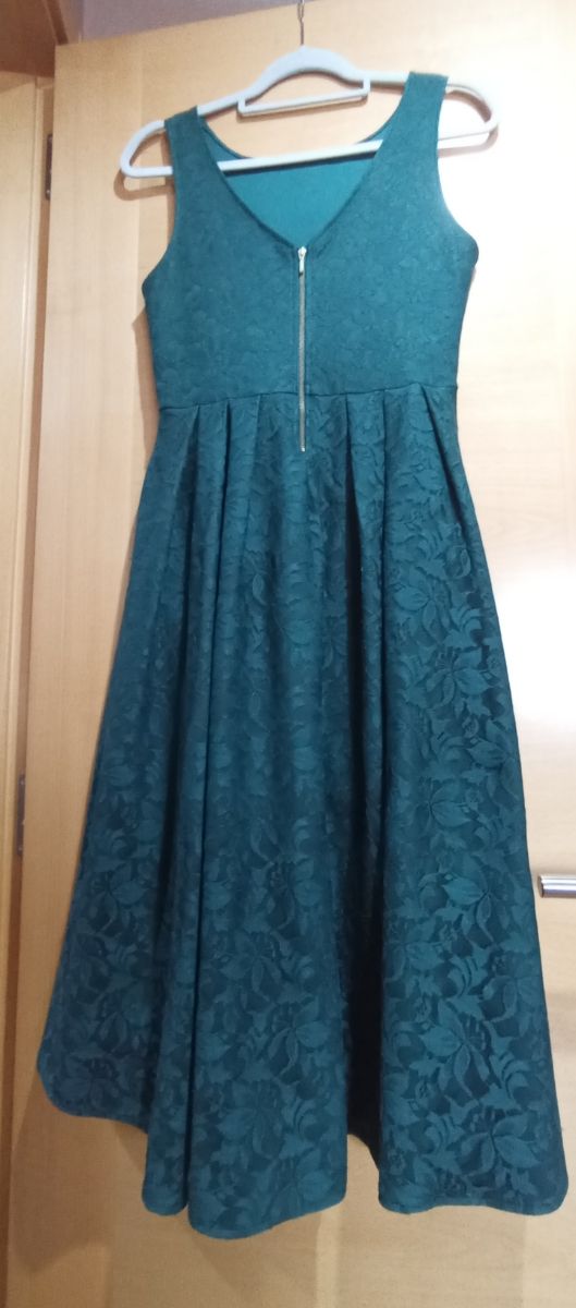 Espectcular vestido verde botella con cola talla M