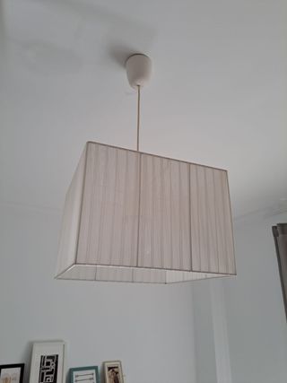 Conjunto de lámpara de techo y mesita de noche