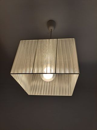 Conjunto de lámpara de techo y mesita de noche