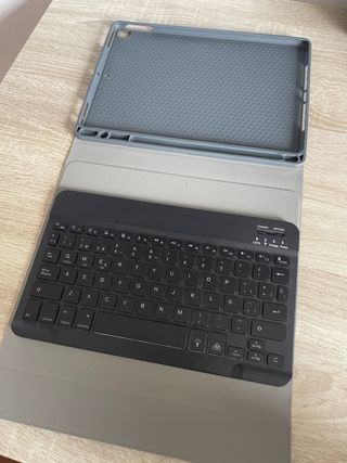 Funda con teclado para iPad