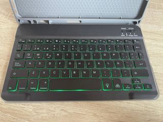 Funda con teclado para iPad