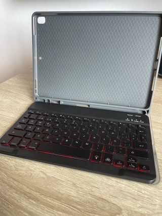 Funda con teclado para iPad