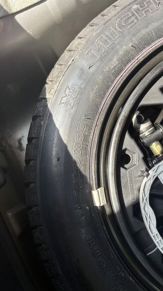 Rueda Michelin R14 + gato