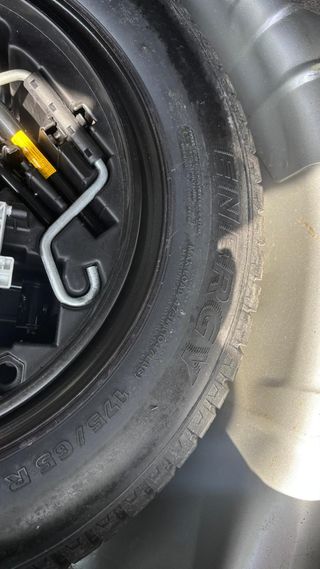 Rueda Michelin R14 + gato