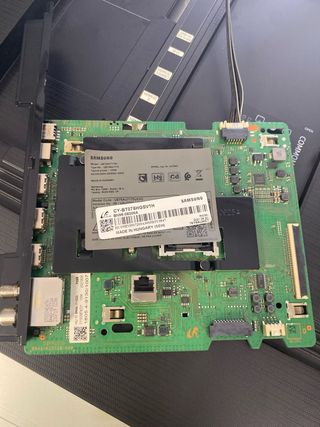 TV Samsung UE75AU7175U - Piezas