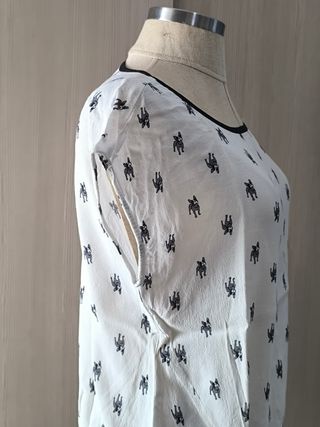 Blusa blanca estampada elefantes