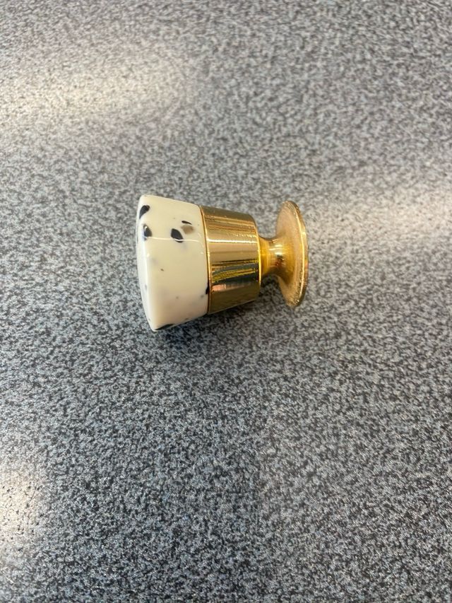 Pomoli mobili - marmo bianco e oro