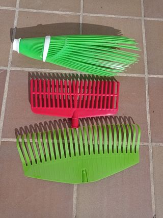 Kit limpieza jardín: 2 rastrillos + 1 escoba