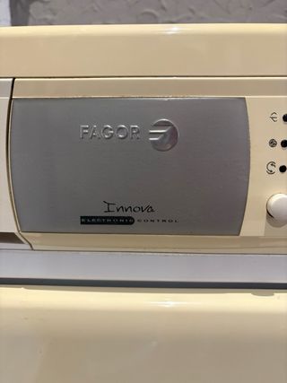 Secadora Fagor ( Urge vender ) hoy 150€