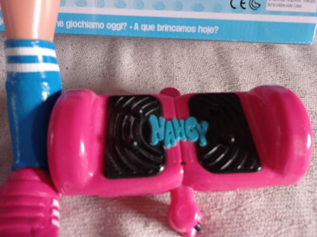 Nancy con Hoverboard