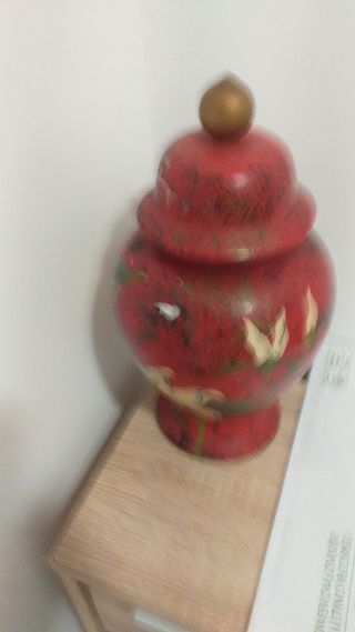 Jarrón cerámico rojo pintado a mano