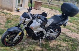 SUZUKI GSR 600 - Moto