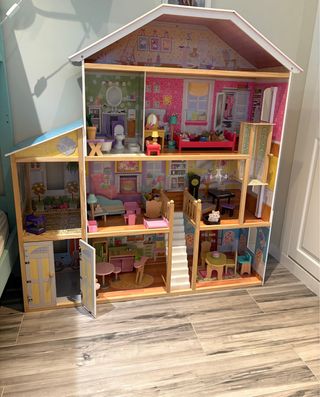 Casa Muñecas 120x116cm