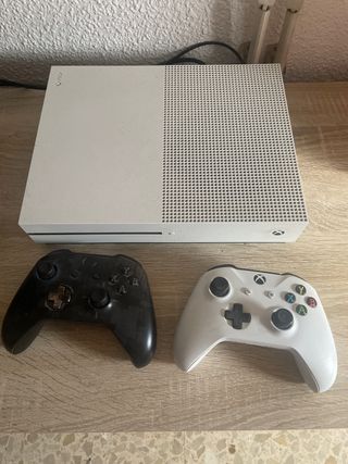 Xbox One blanca + 2 mandos