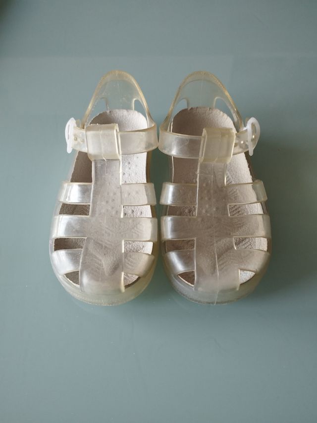 Sandalias transparentes niña