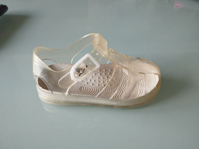 Sandalias transparentes niña
