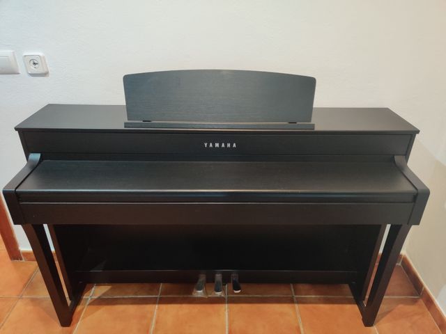 Yamaha Clavinova CLP-645 Piano Digital